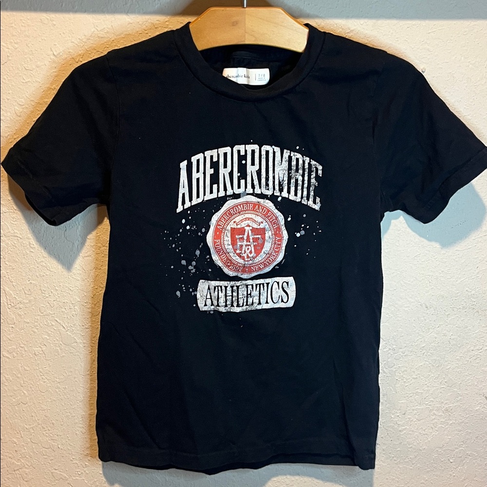 Boys Abercrombie Athletics NavyT-shirt size 7/8